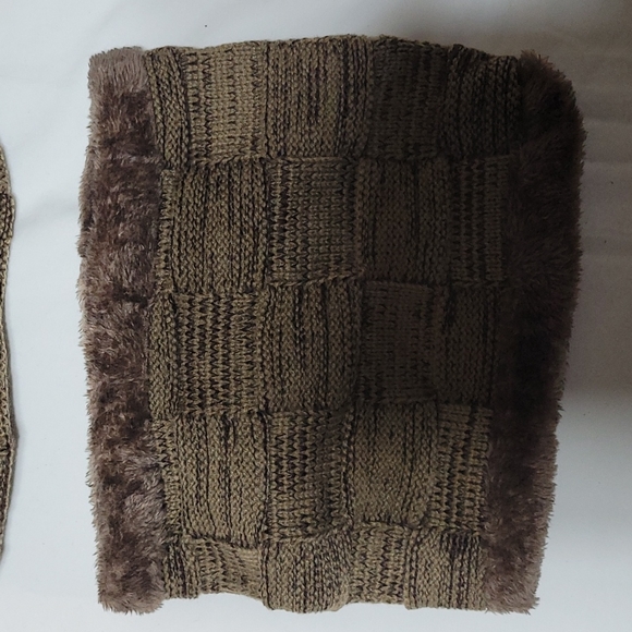 TOQUE & NECK WARMER SET - Picture 3 of 3